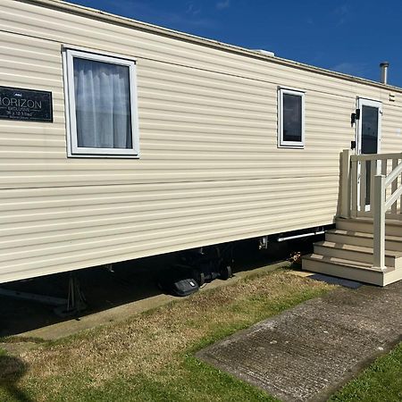 Blue Dolphin Holiday Park Gristhorpe Exterior foto